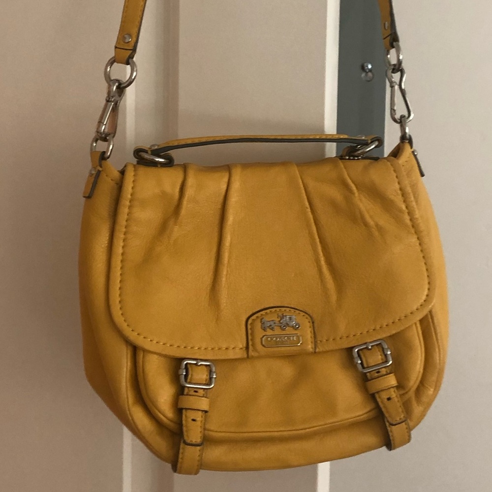 Coach yellow crossbody purse excellent condition💛